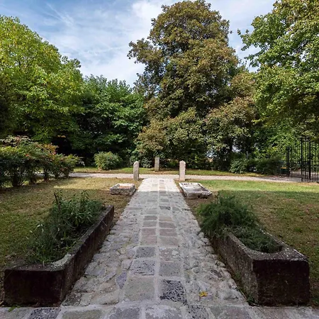 Big Scuderia Country Mansion 5500squarefeet Villa *